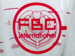 【販売終了】【FBCインターナショナル】ピンク色ロゴ入り 2oz ショットグラス 1個