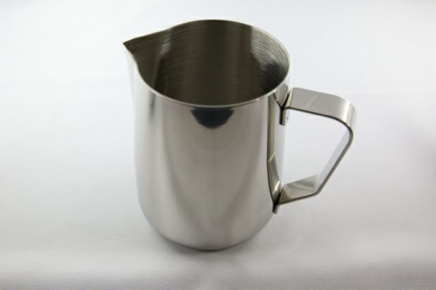 ミルクピッチャー コーヒーを淹れるための目盛り付きラテマグ カフェラテアート(Silver) WPMシャープスパウトミルクピッチャーをバリスタがレビュー！