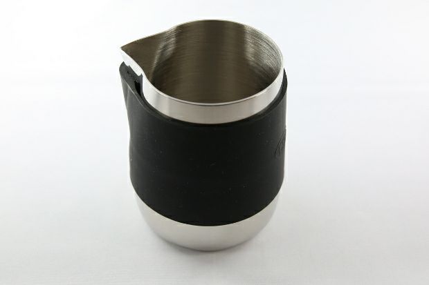 【販売終了】【ミルクピッチャー】RW ハンドルフリーピッチャー12oz. 既製品 口尖り加工