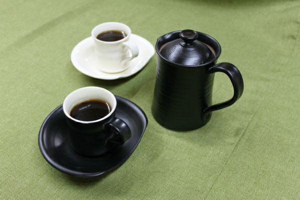 【紫香陶房/マイカフェポット】信楽焼 マイ・カフェポット コーヒー碗皿（白・黒）セット