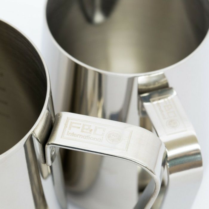 FBC ハンドルトップ ロゴ ラテアートピッチャー 12oz.
