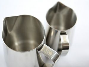 FBC ハンドルトップ ロゴ ラテアートピッチャー 20oz.